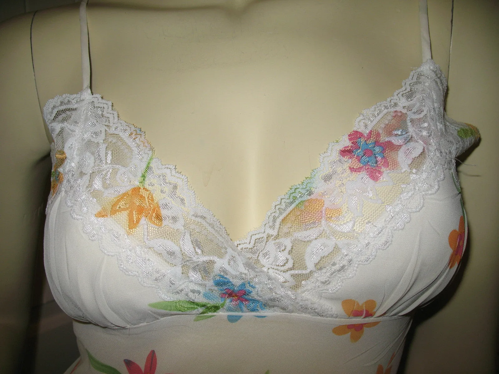MADE In USA TWENTY ONE Womens Tops White Multi Color Floral Print SHEER SPAGHETTI CAMISOLE TOP Small